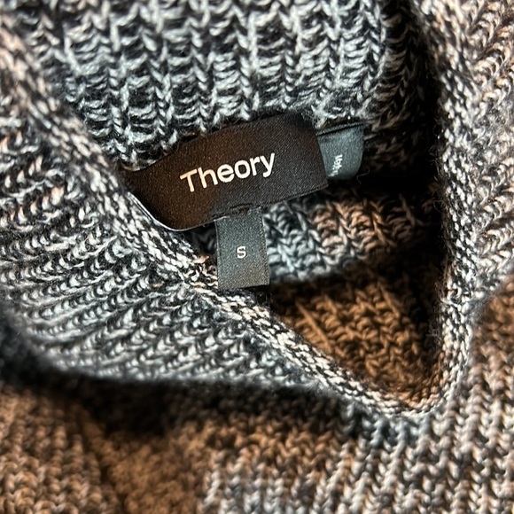 Theory Oversized 100% Cashmere Turtleneck Size S - Picture 8 of 9